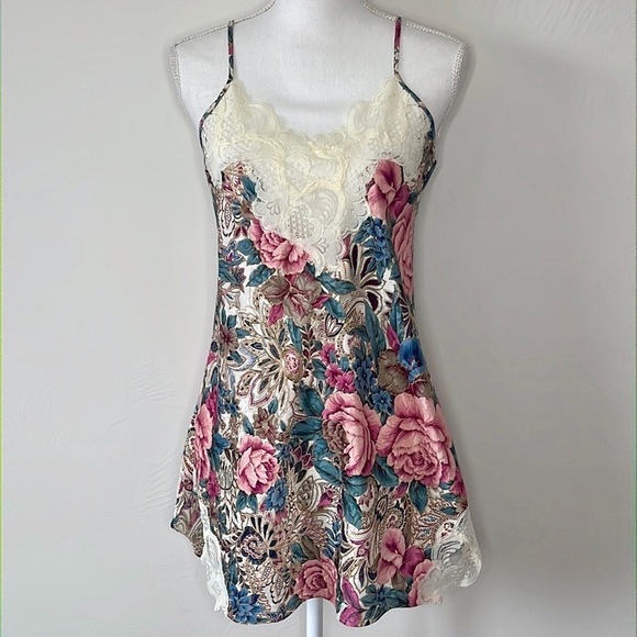 Victoria’s Secret Gold Label Slip - Picture 1 of 6